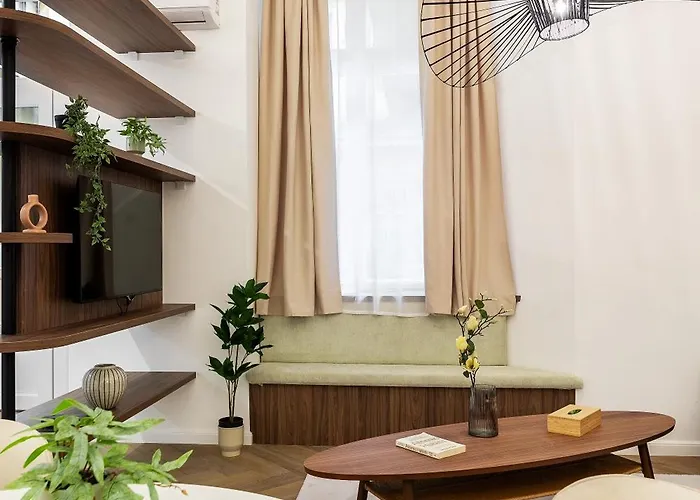 The Central Modernist Vasvari 6